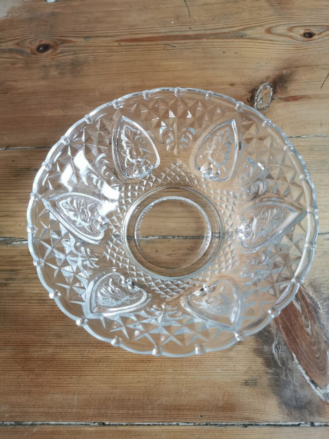 Chiseled glass candy box