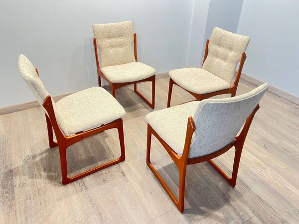 Suite de 4 chaises scandinaves en teck de Vamdrup Stolefabrik