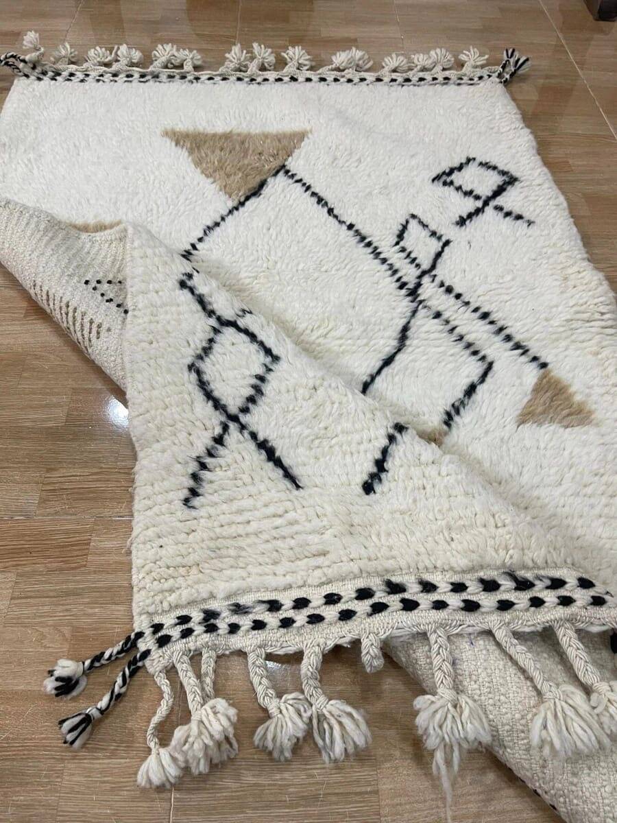 Handmade Beni Mrirt rug size 150 x 250 cm