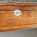 Banc d'église en pitchpin de 4 places numérotées