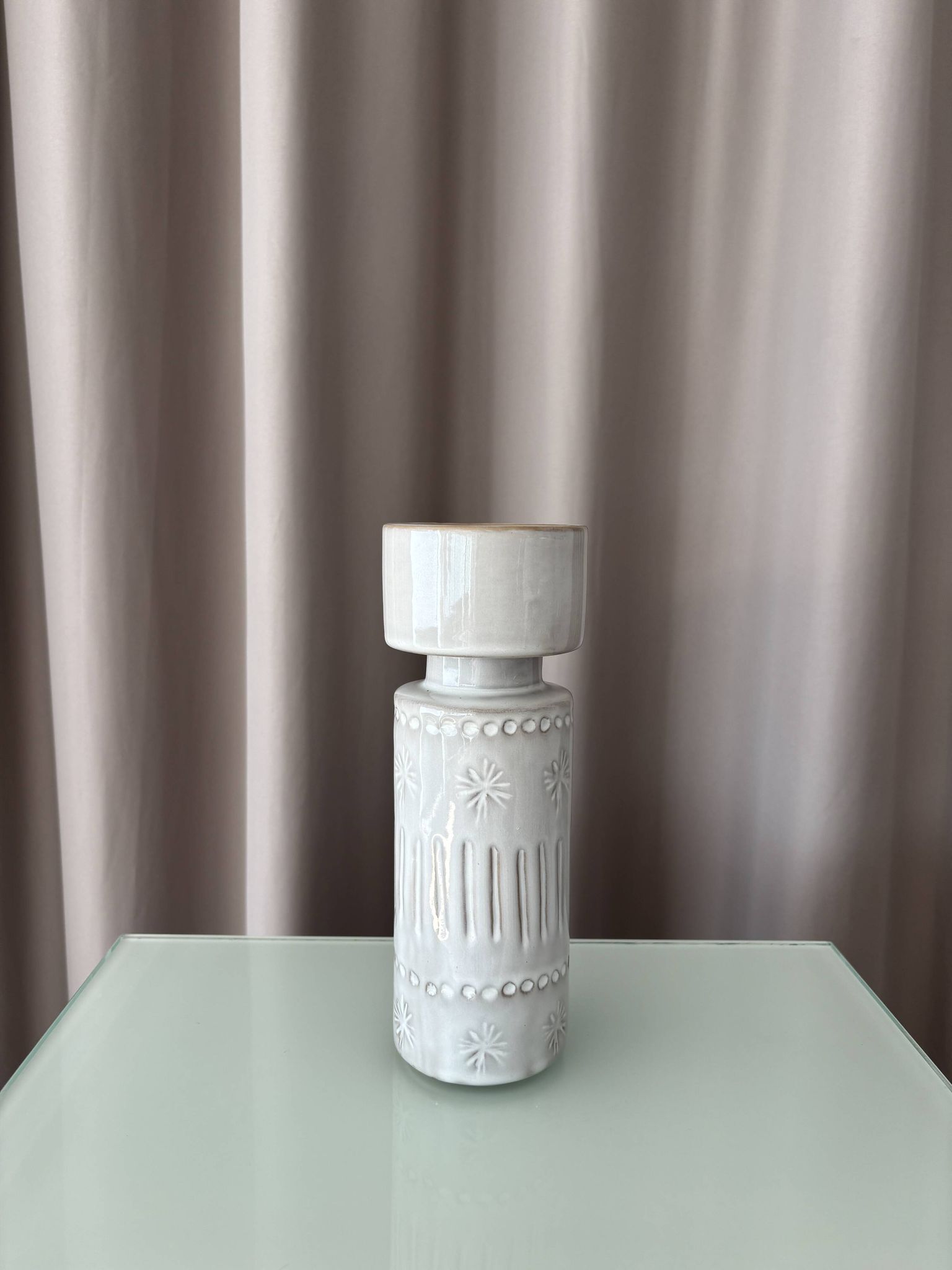 Vase / porte-bougie en céramique vintage d'Allemagne de l'Ouest – relief ivoire – années 1970