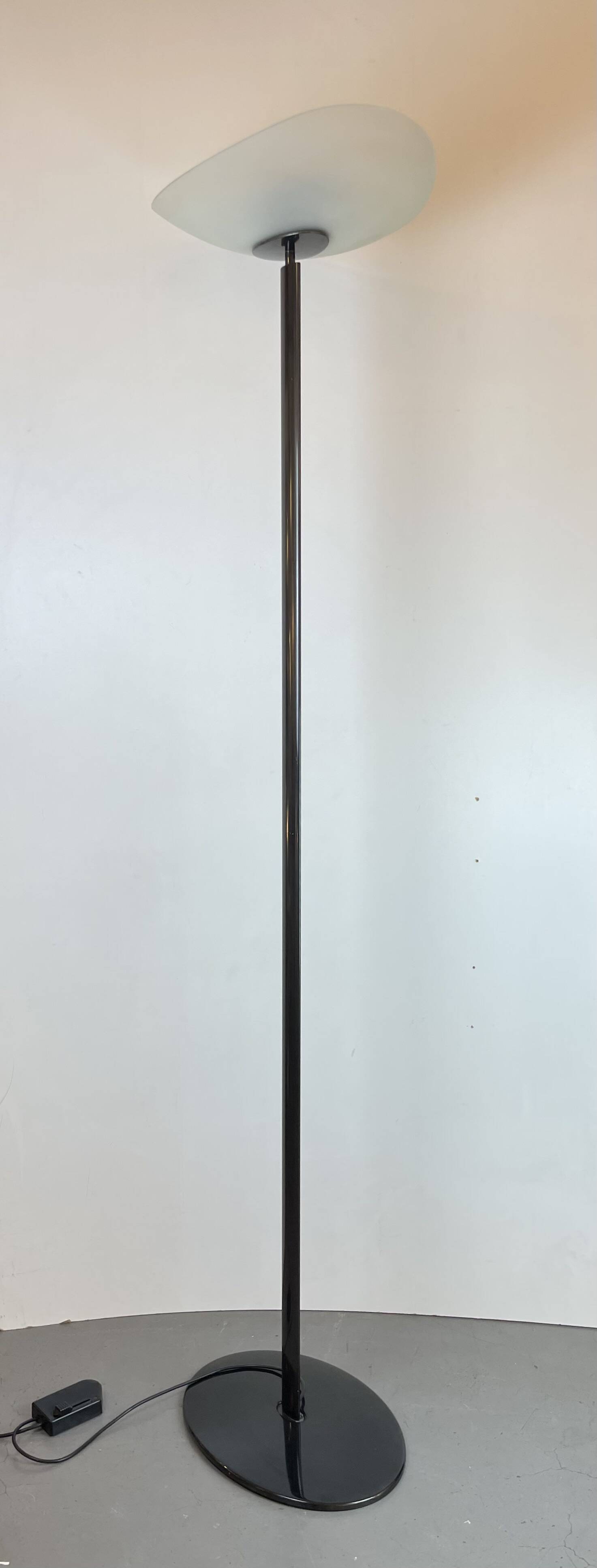 Tebe, lampe sur pied par Ernesto Gismondi pour Artemide, Italie, années 1980.