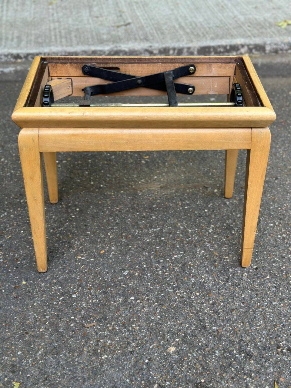 Adjustable piano stool in light beech and purple velvet.
