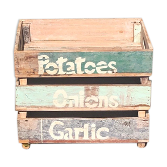 Stackable shelf