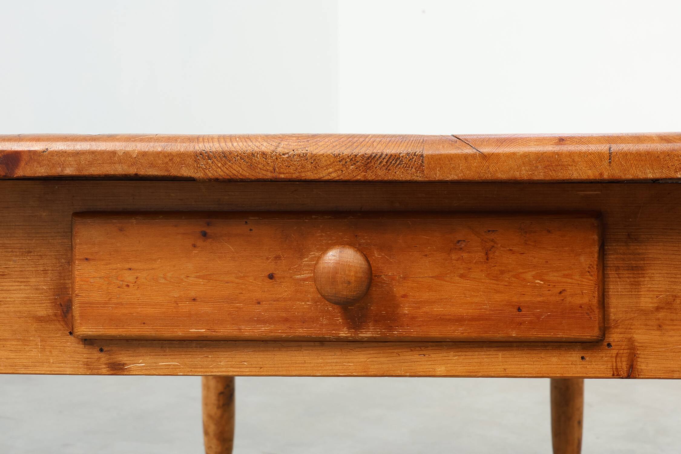 Table de ferme en pin ancien, France, fin du 19e siècle