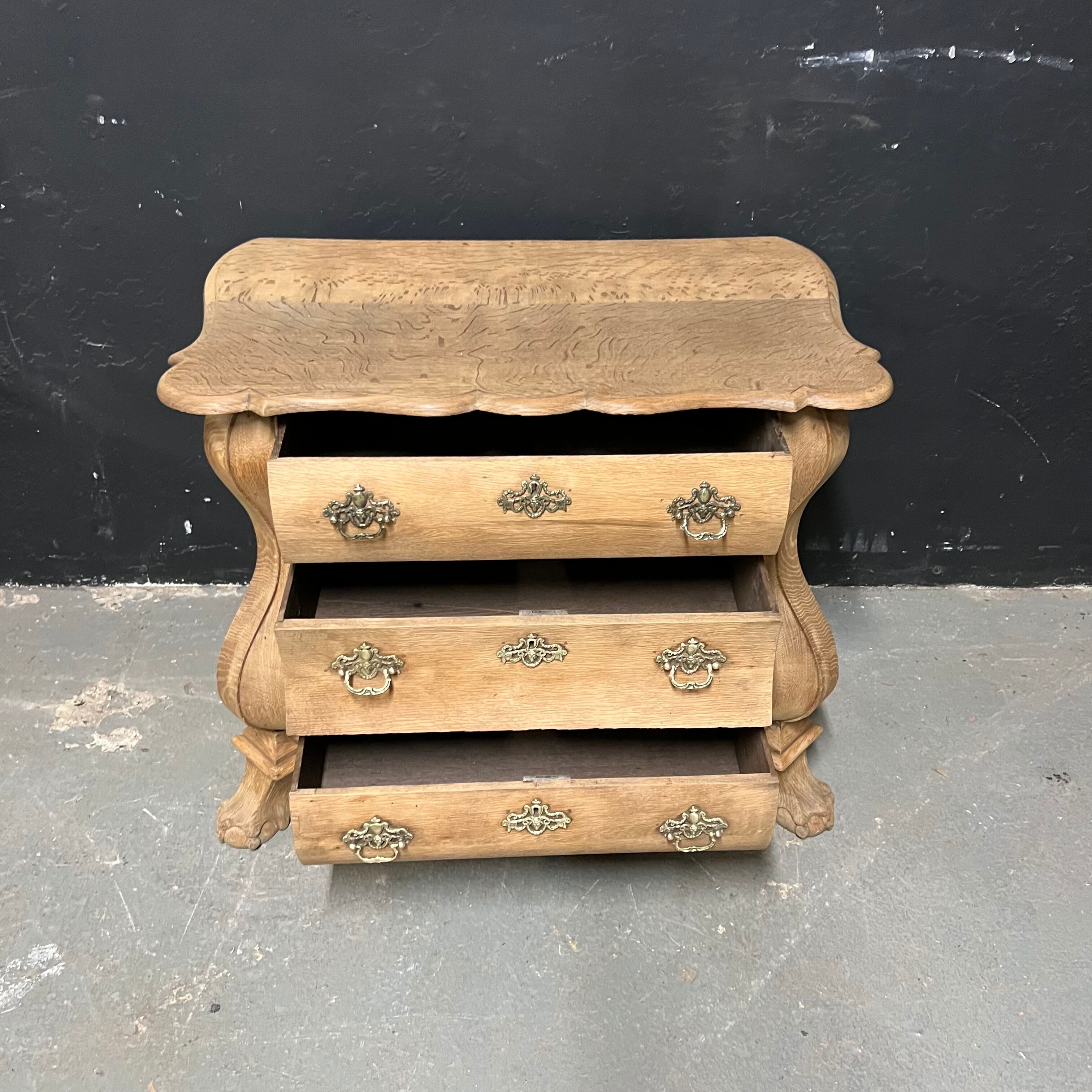 Dutch chest of drawers XIX th in raw oak