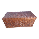 Grand coffre bois sculpté