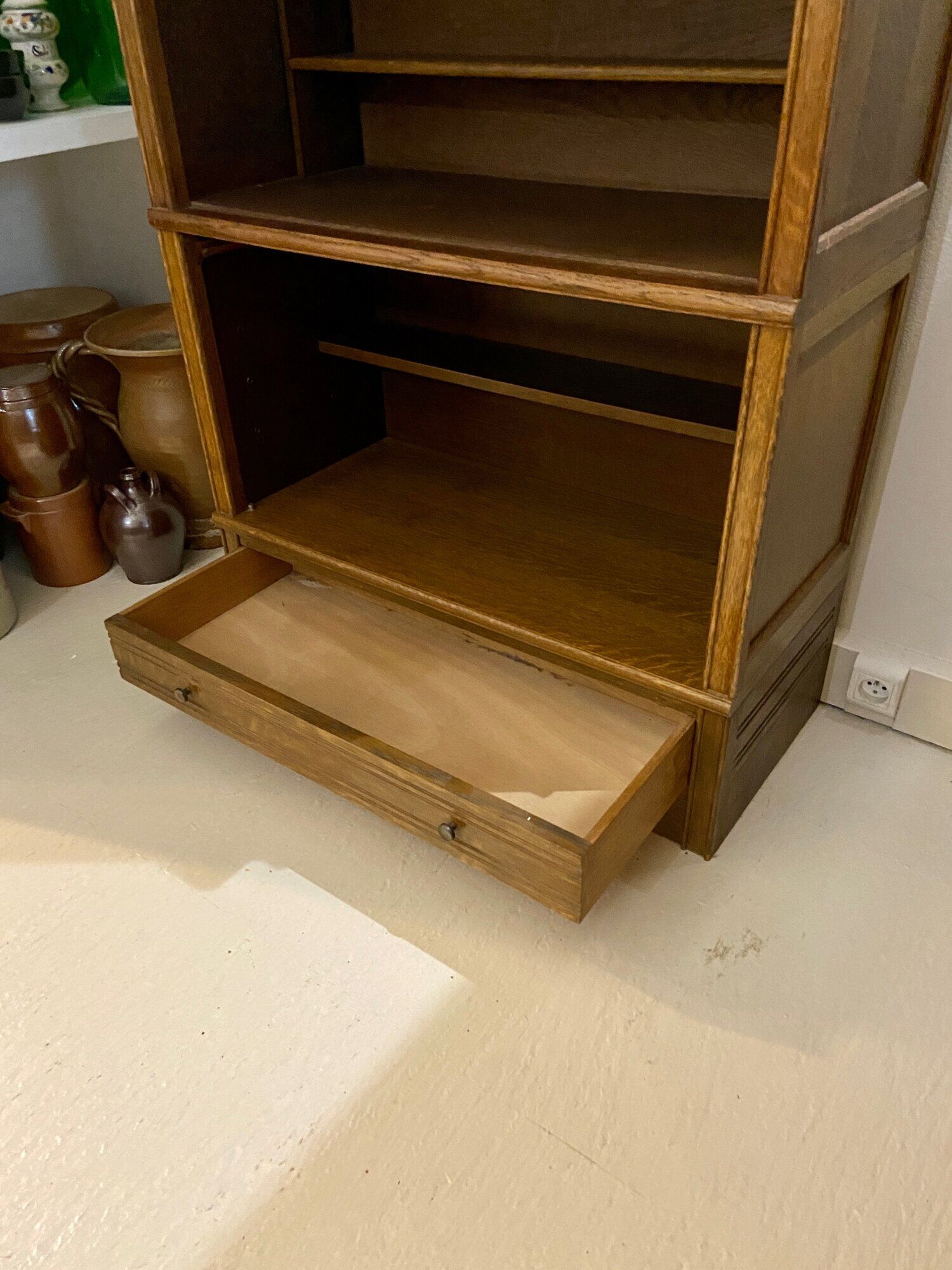 Dark wood display case 4 compartments and 1 drawer