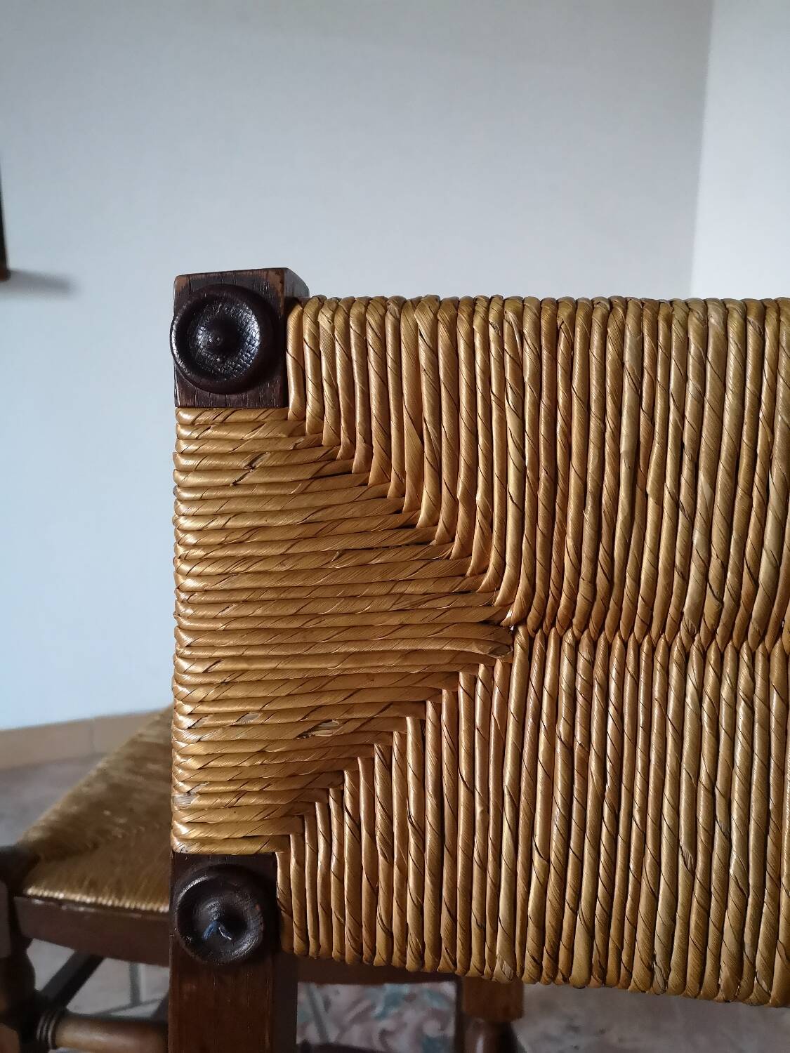 Set of 5 straw chairs