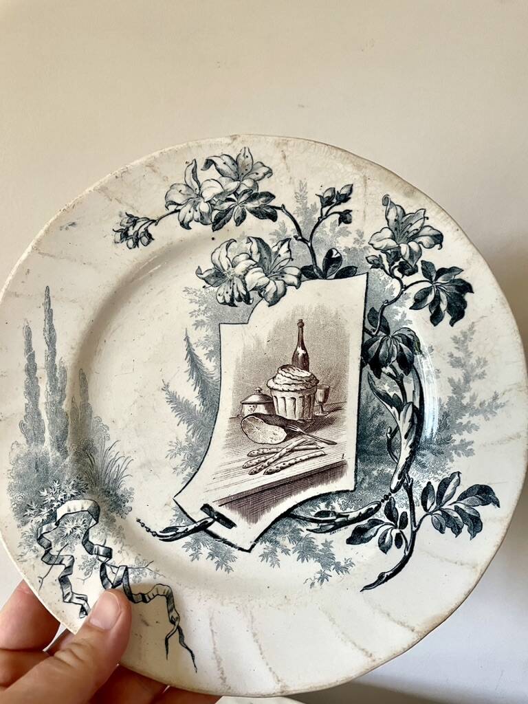 Set of 12 plates Terre de Fer, model Cartels, Creil & Montereau, 1900