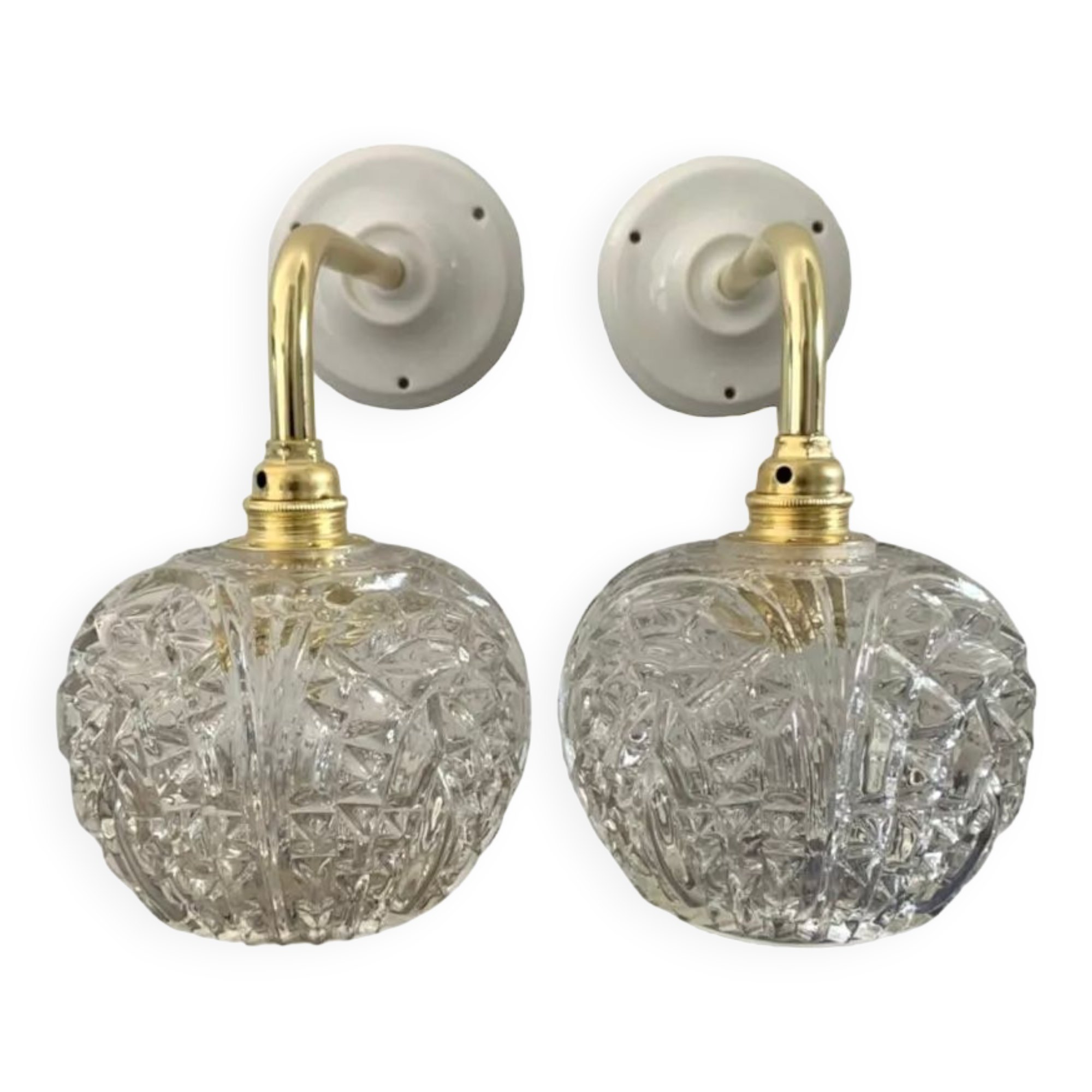 Set of wall sconces in chiseled glass