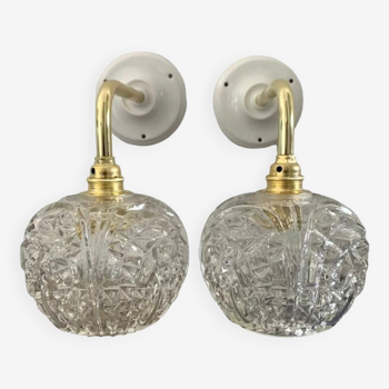 Set of wall sconces in chiseled glass
