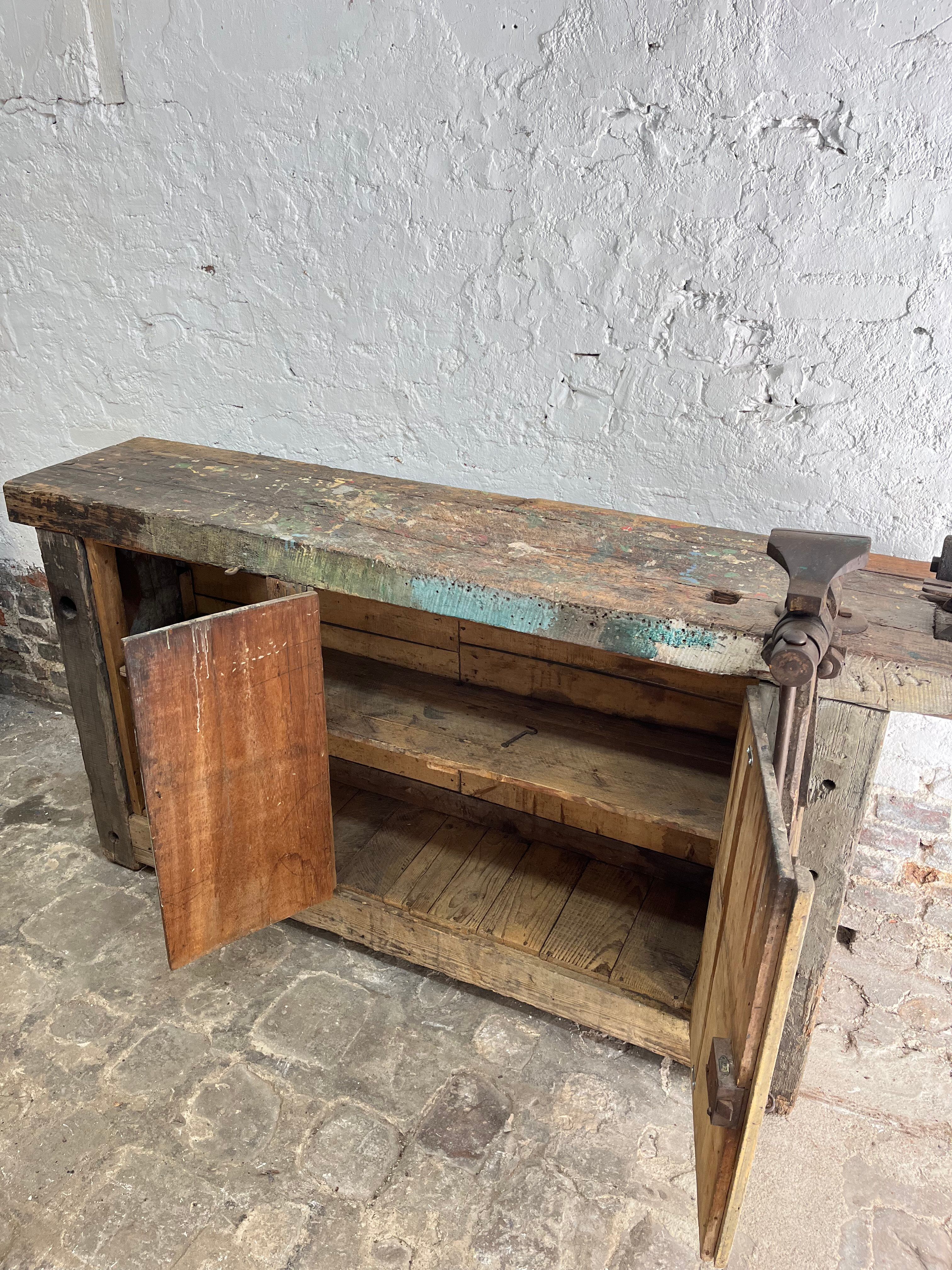 Workshop establishment with doors