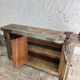 Workshop establishment with doors