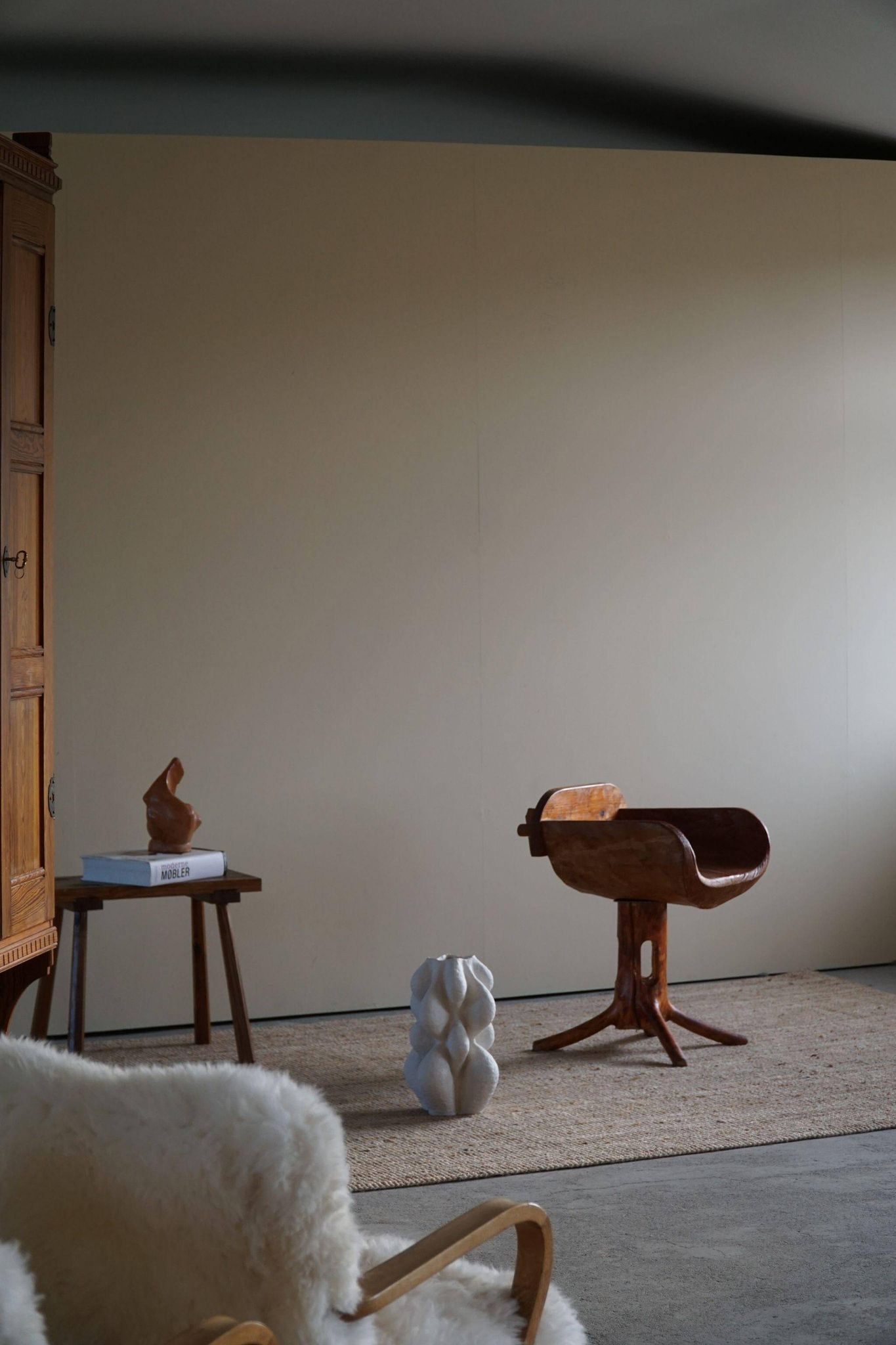 Unique sculptural pedestal armchair by the Finnish Matti Martikka in solid pine, 1960s.