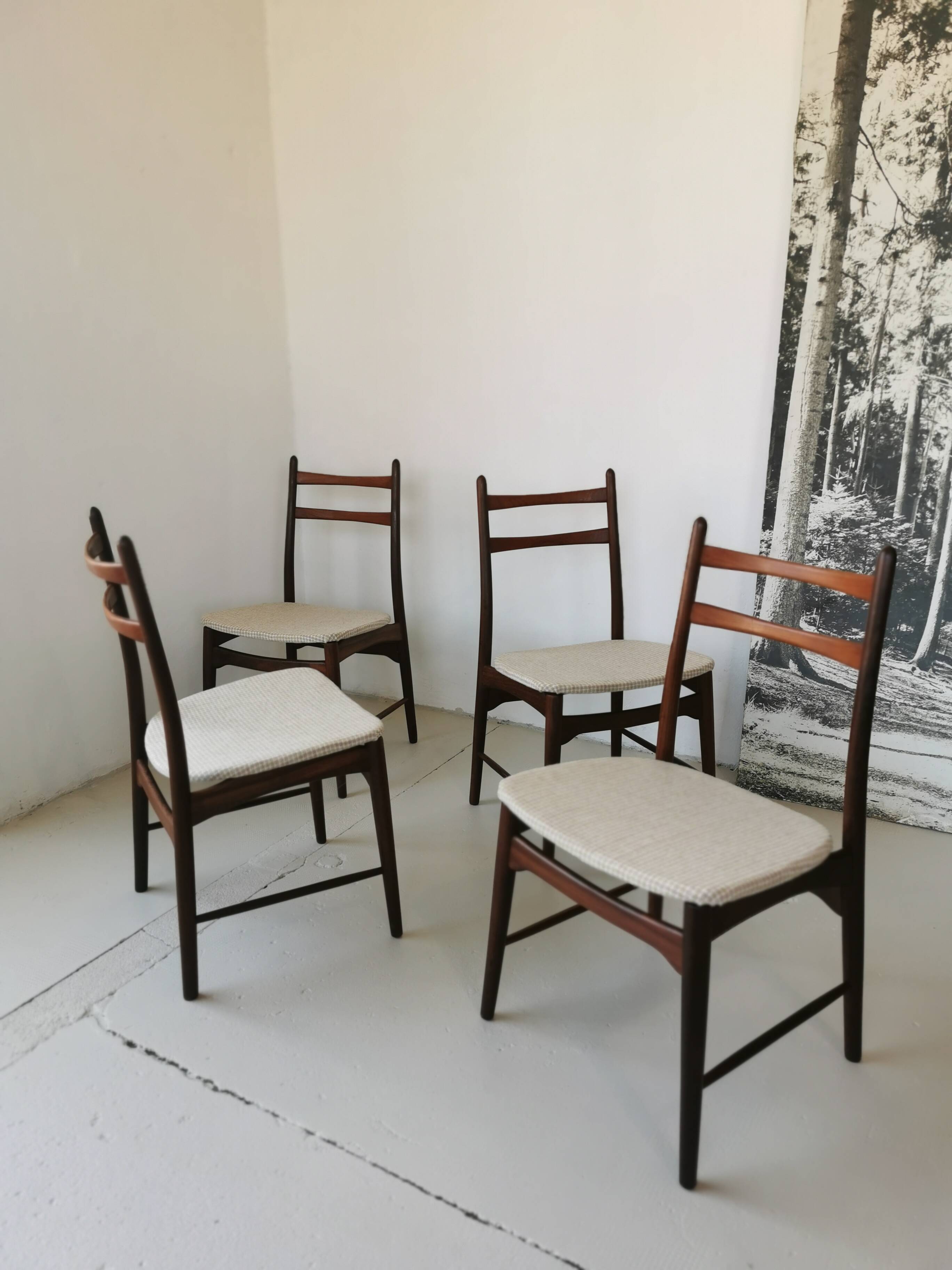 Set of 4 Scandinavian chairs no