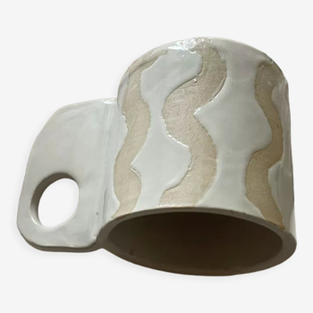 Mug type cup in white glazed stoneware wave