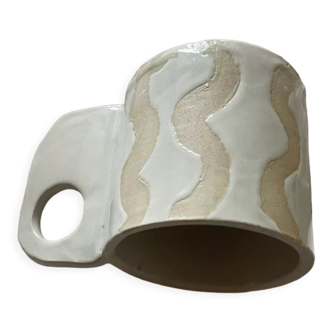 Mug type cup in white glazed stoneware wave