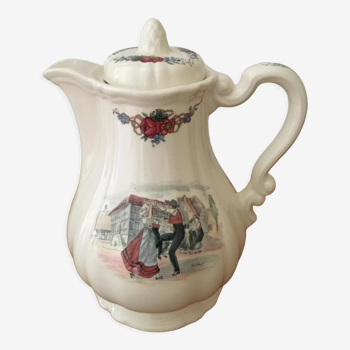 Teapot from the Sarreguemines earthenware factory. Obernai Collection