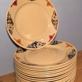 Large suite of 17 asiettes flat art déco