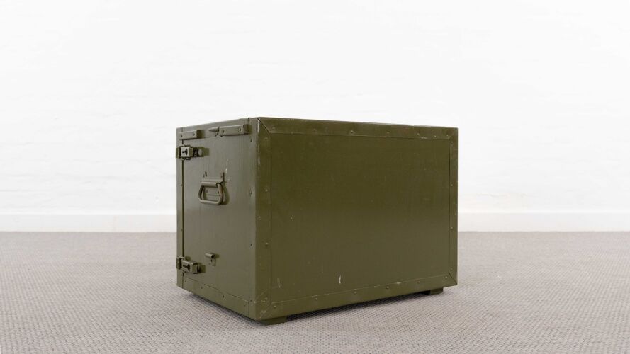 Coffre armoire médicale militaire vintage avec 3 tiroirs