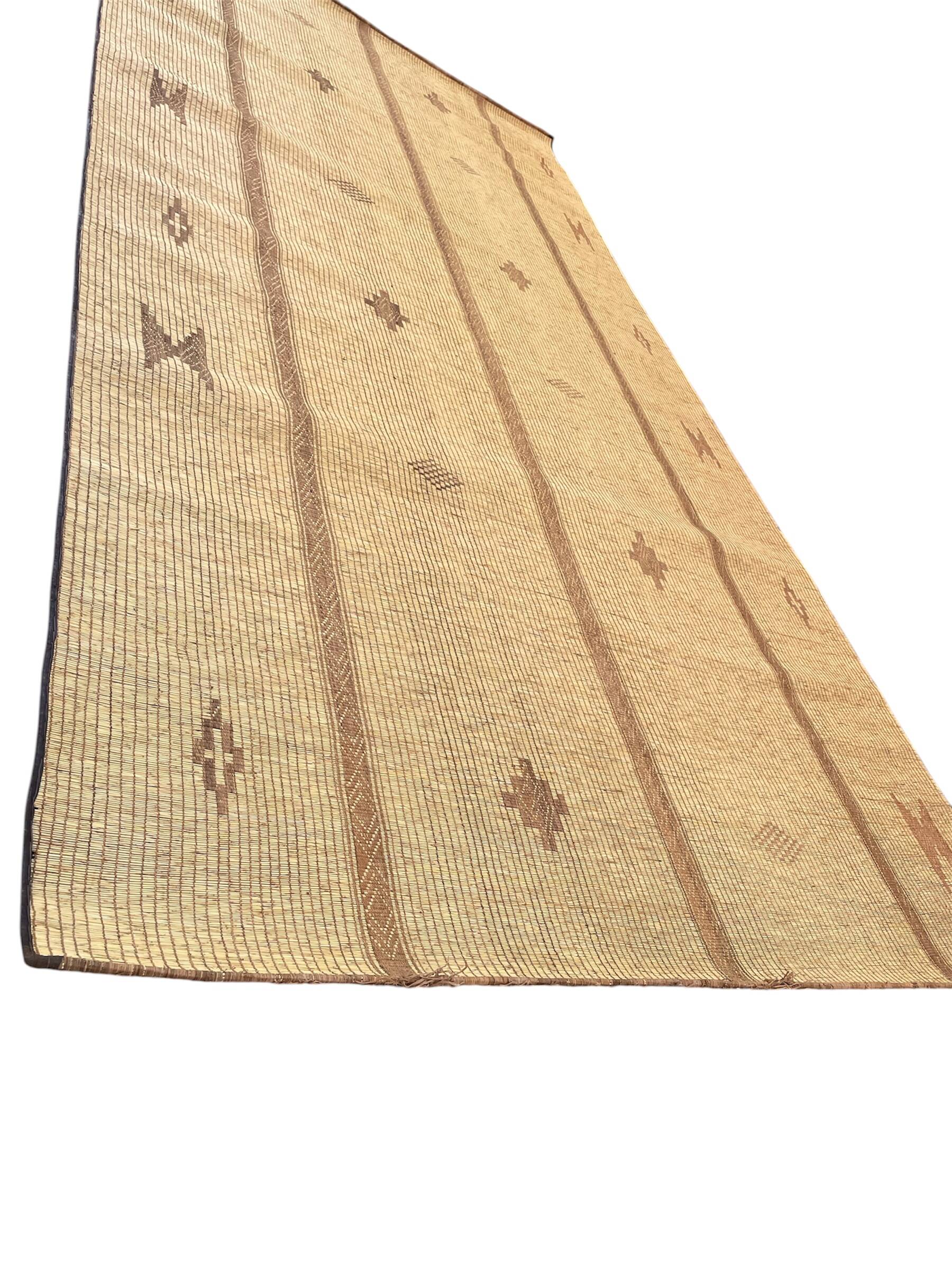 Vintage Tuareg mat in leather and Tuareg reed.