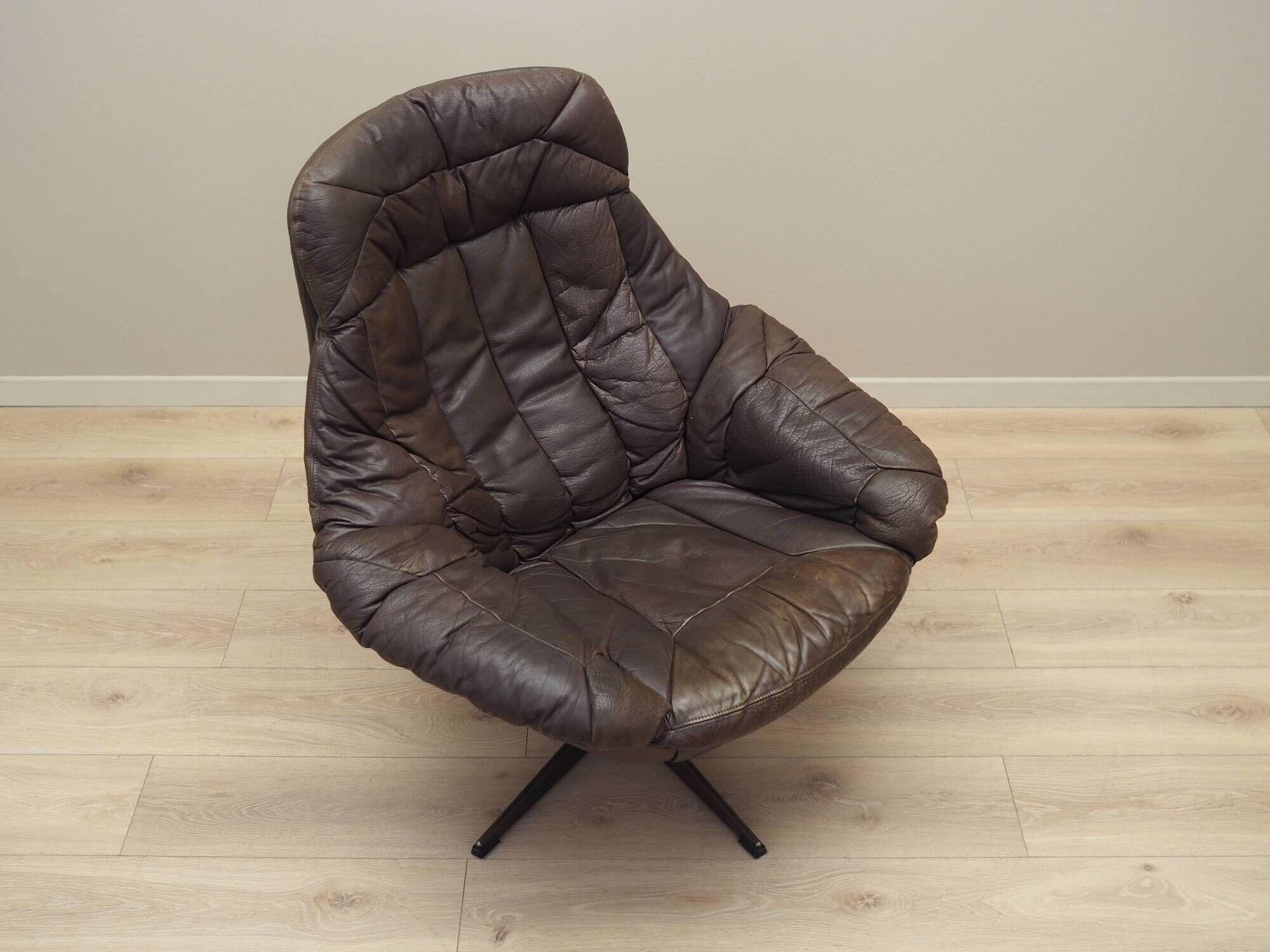 Leather swivel armchair, Danish design, 1960s, designer: H.W. Klein, manufacture: Bramin