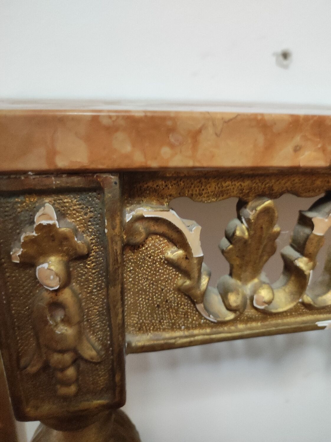 Console in gilded wood and red marble from the 1920s
