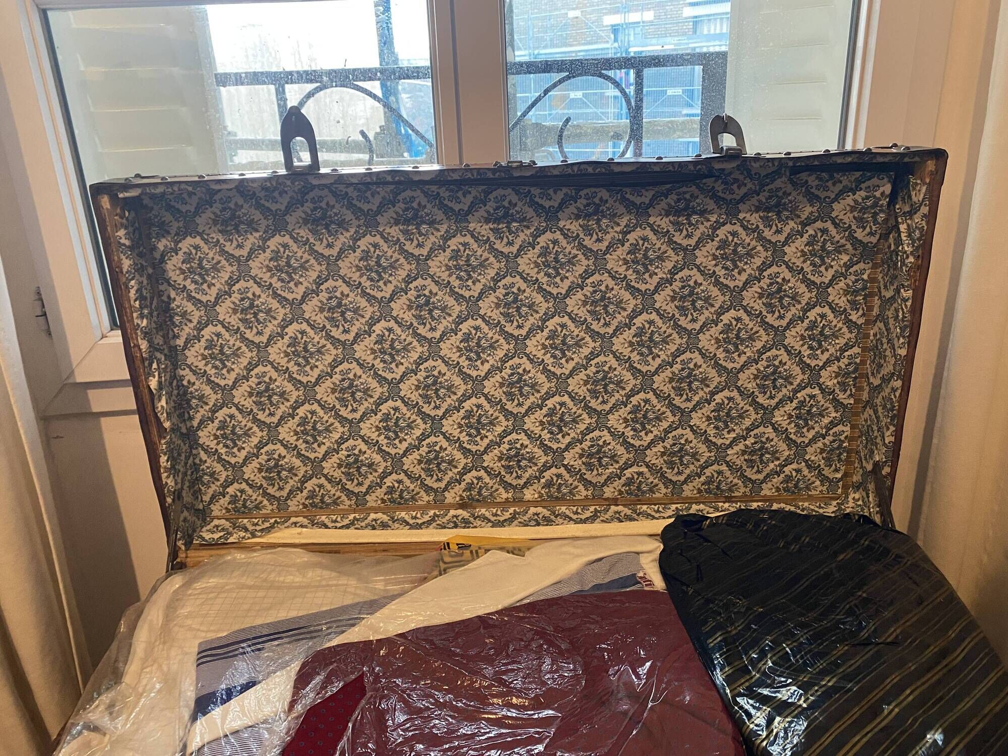 Antique travel trunk – wood and riveted fittings (period patina)