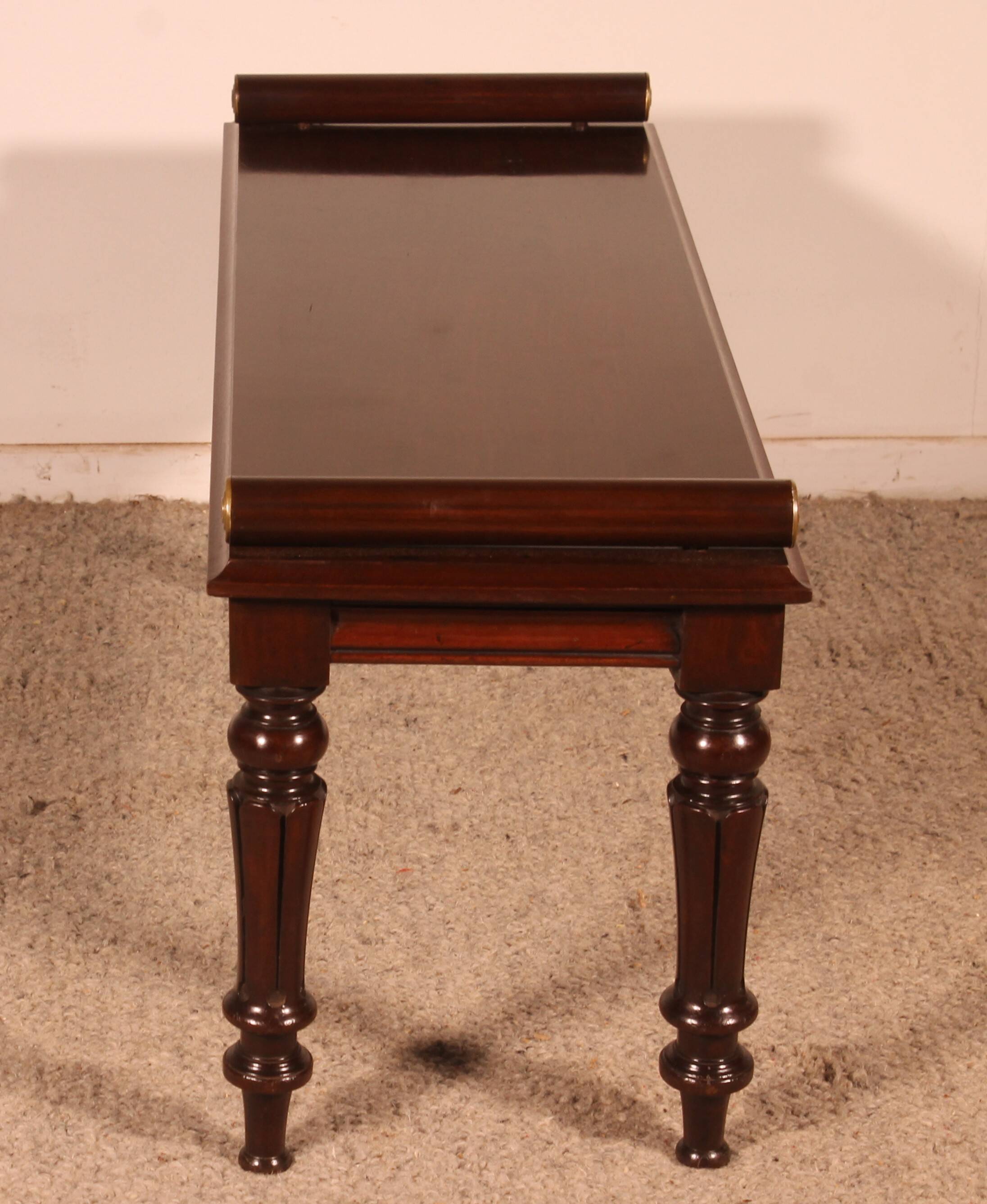 Regency period mahogany hall bench from the early 19th century.