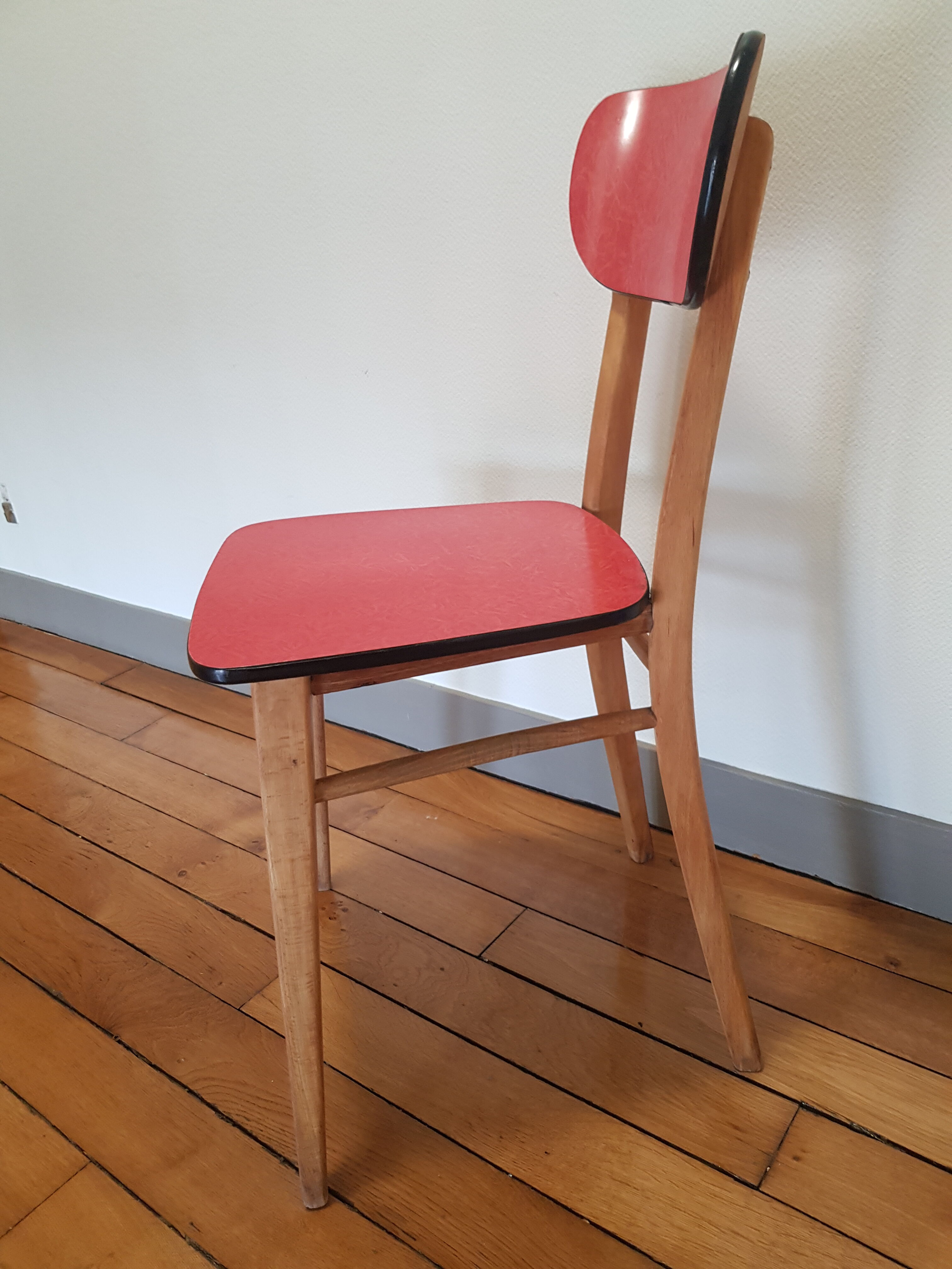 Chaise bois et formica