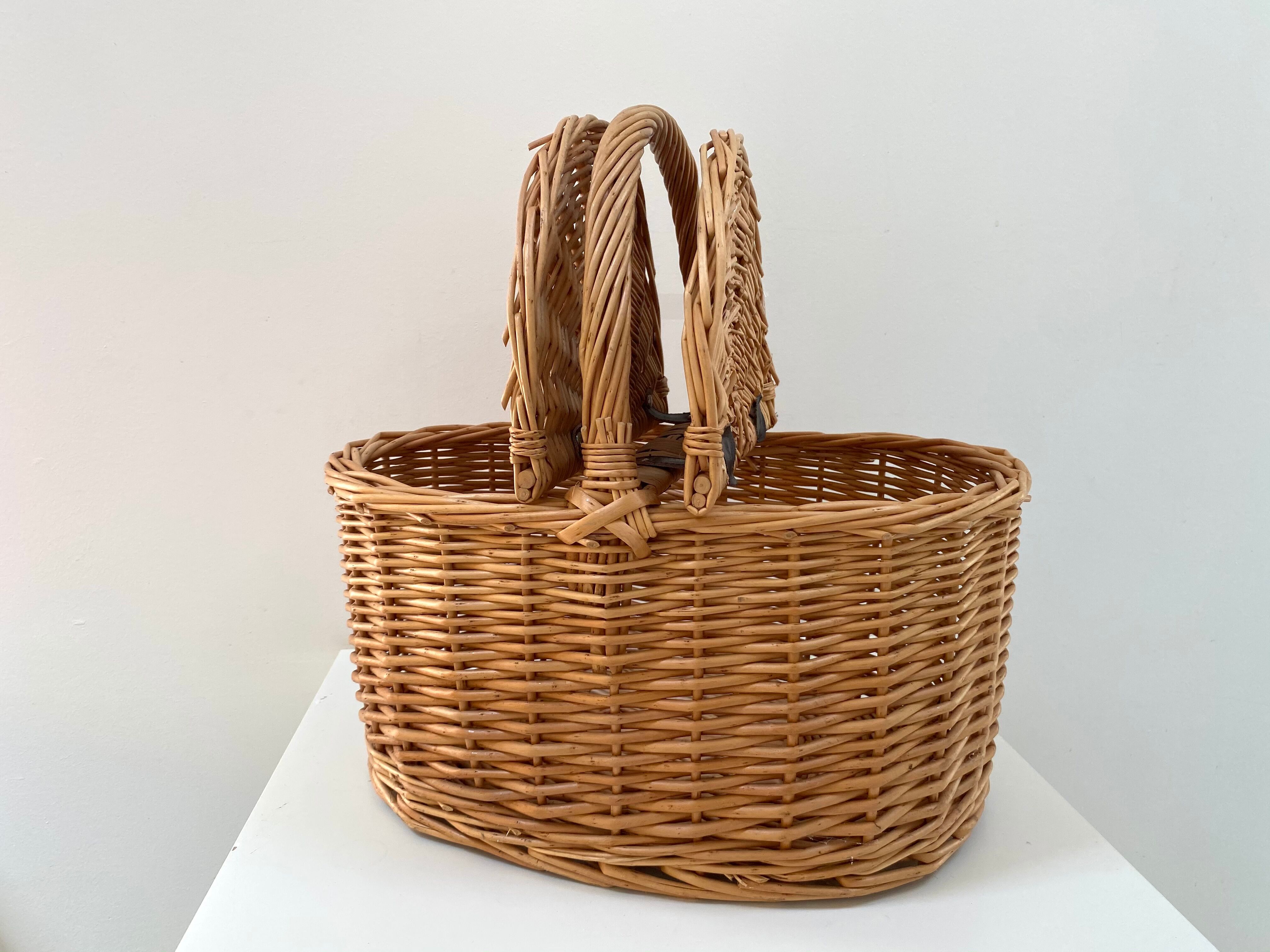 Wicker rattan picnic basket from the 70s