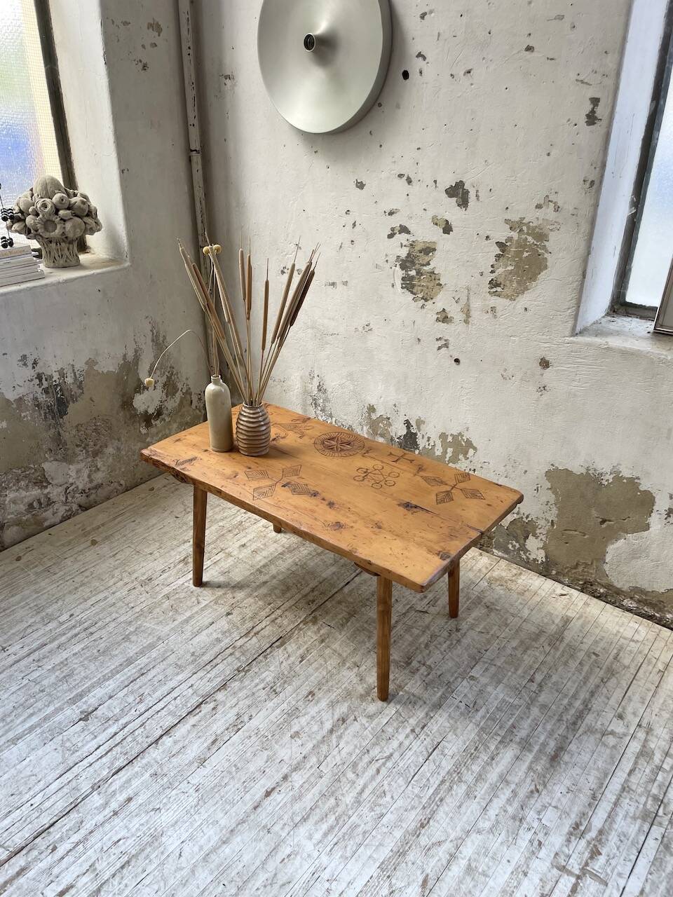 Popular art coffee table Switzerland 1900