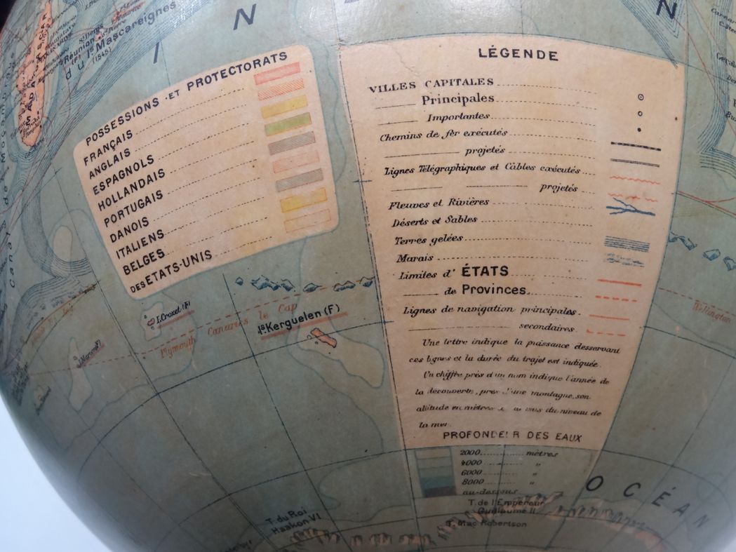 Globe terrestrial Forest late nineteenth / early twentieth wood base turned