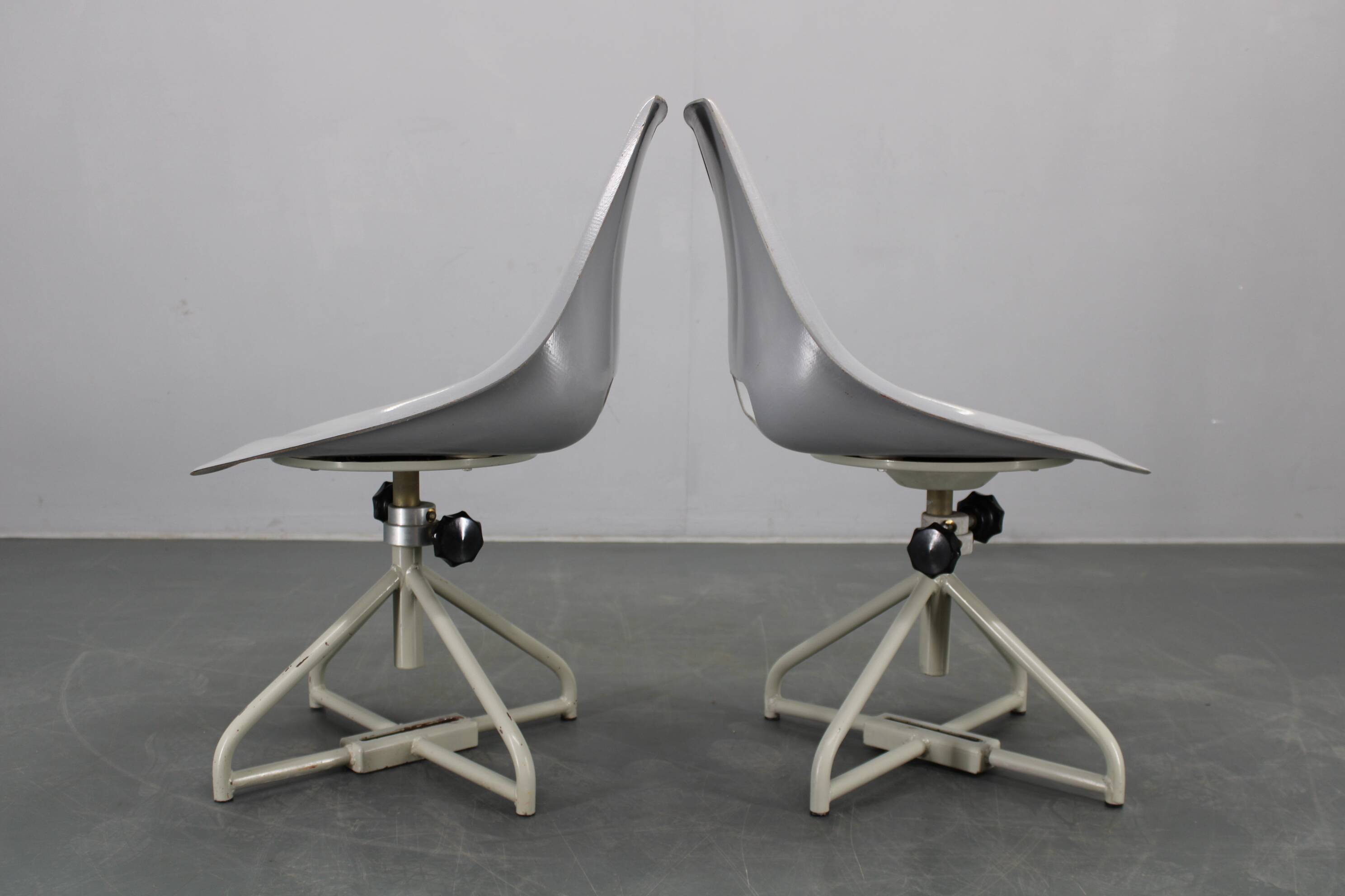 1960s Miroslav Navratil Pair of Fiberglass Chairs for Vertex, Czechoslovaki