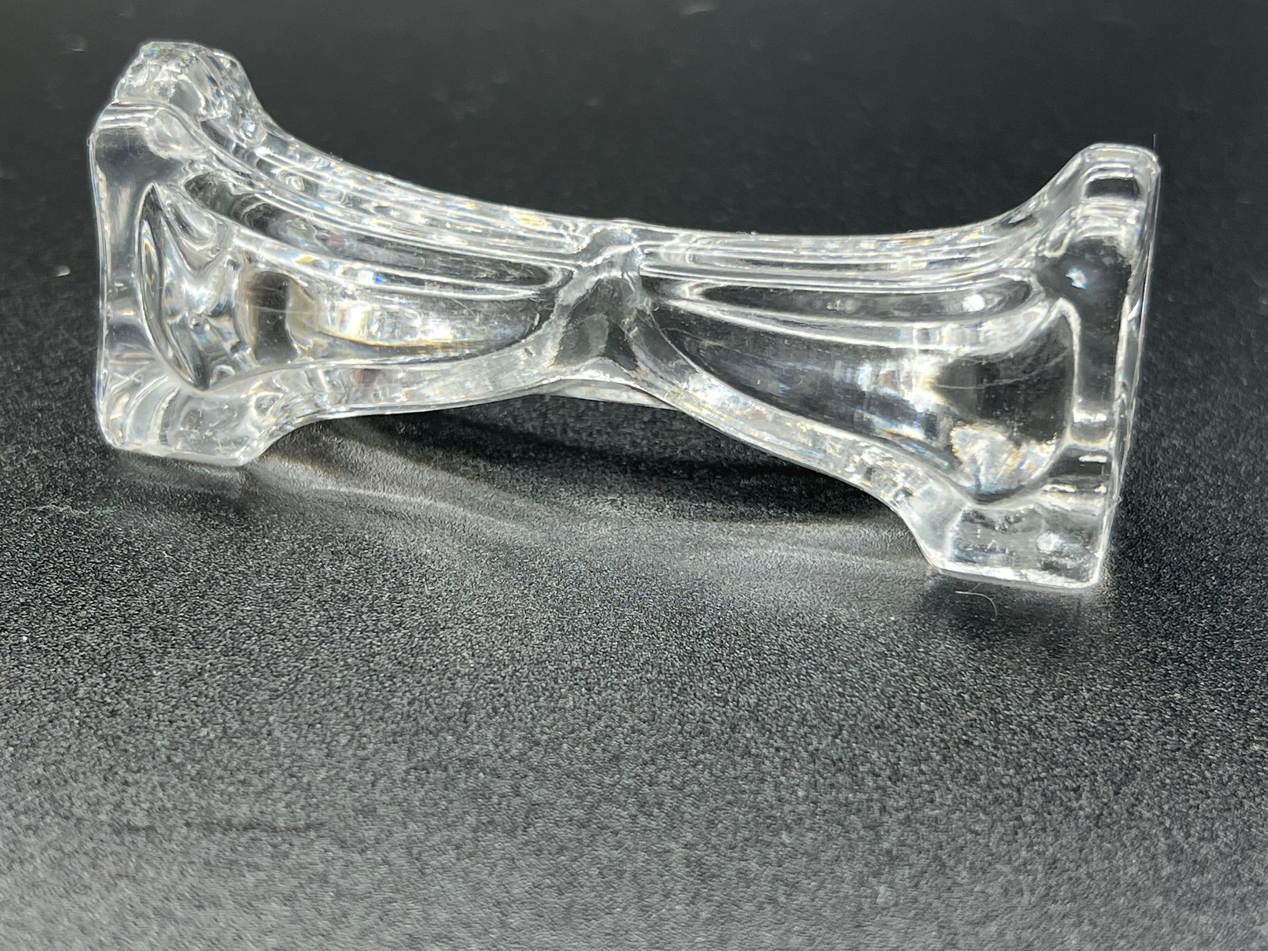 6 stylized glass knife holders knot shape