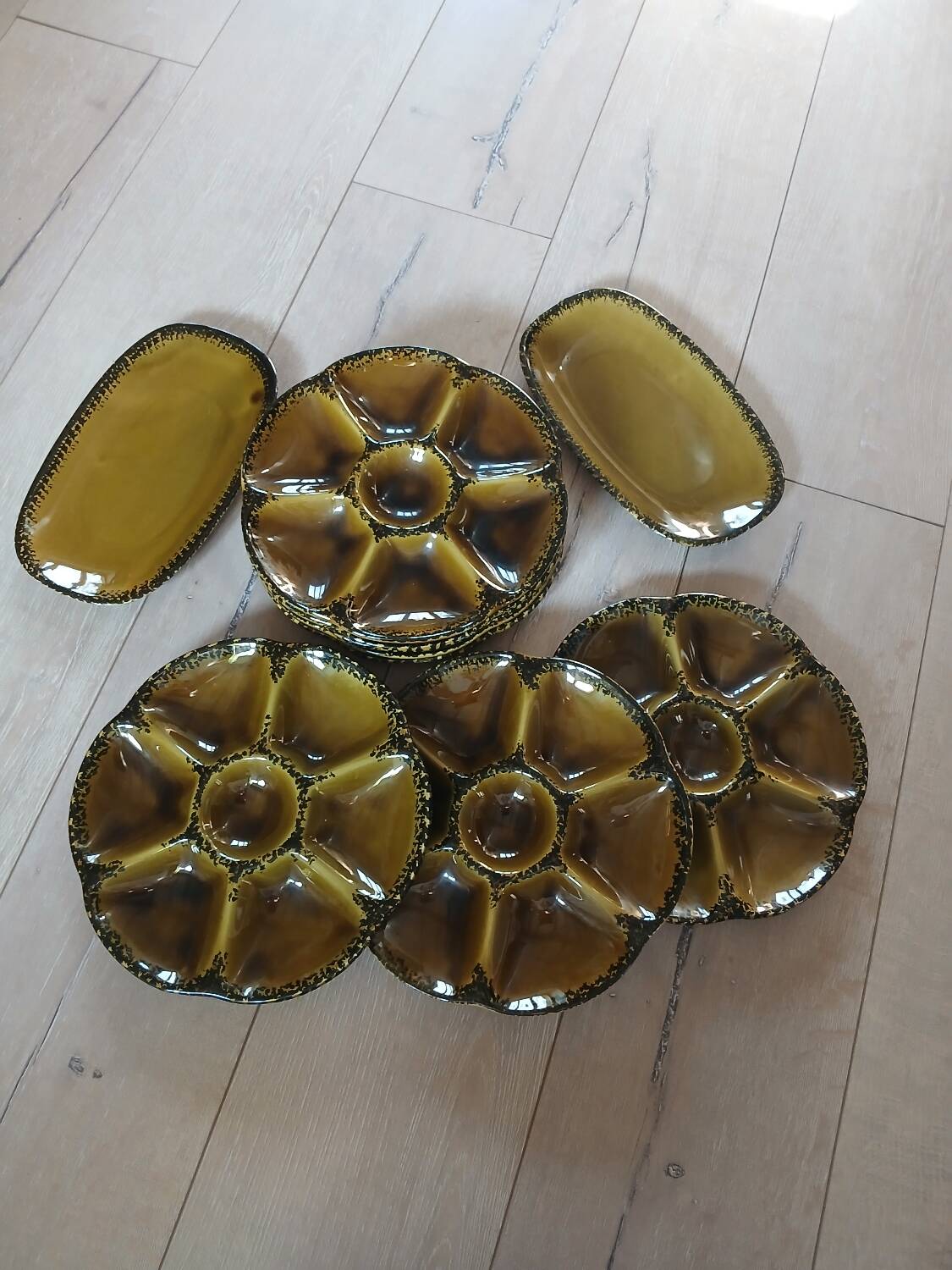 8 old GIEN oyster plates + 2 serving dishes