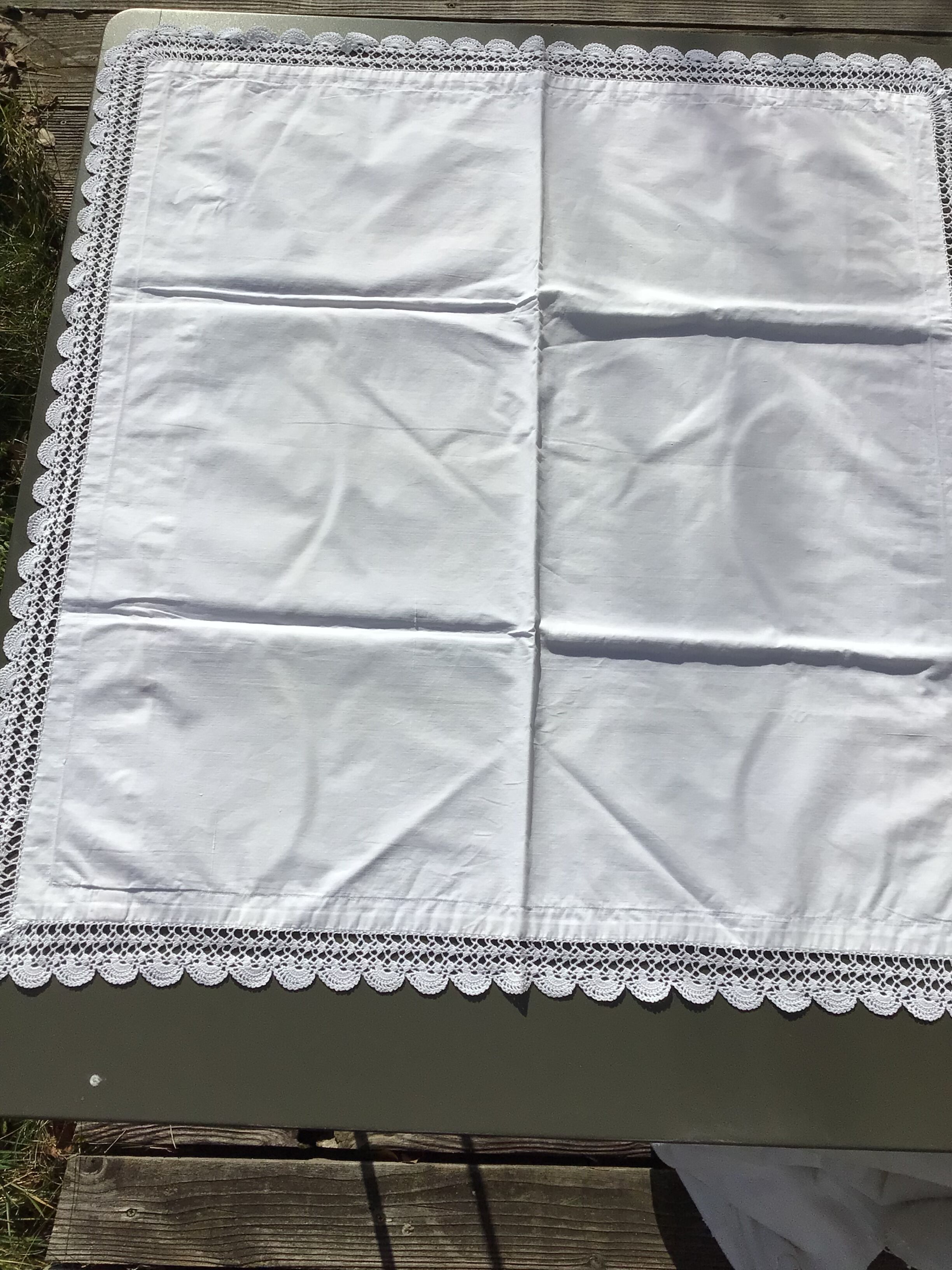 Pair of pillowcases edge hooked hand fine cotton