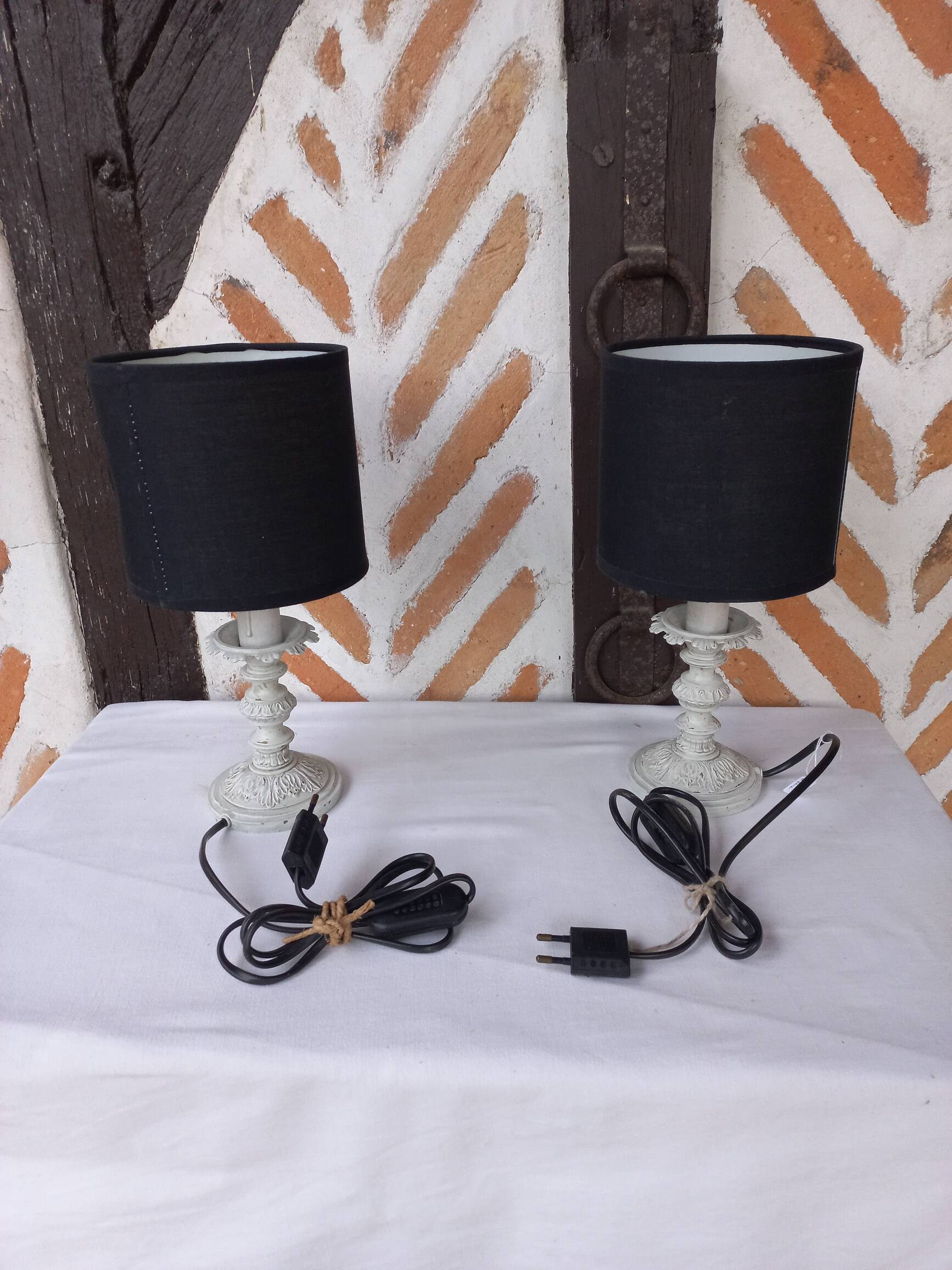 Paire de lampes de chevet patinées