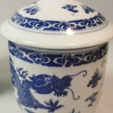 2 Tea Cups in Old Chinese Porcelain, covered cup with blue and white Double Dragon patterns