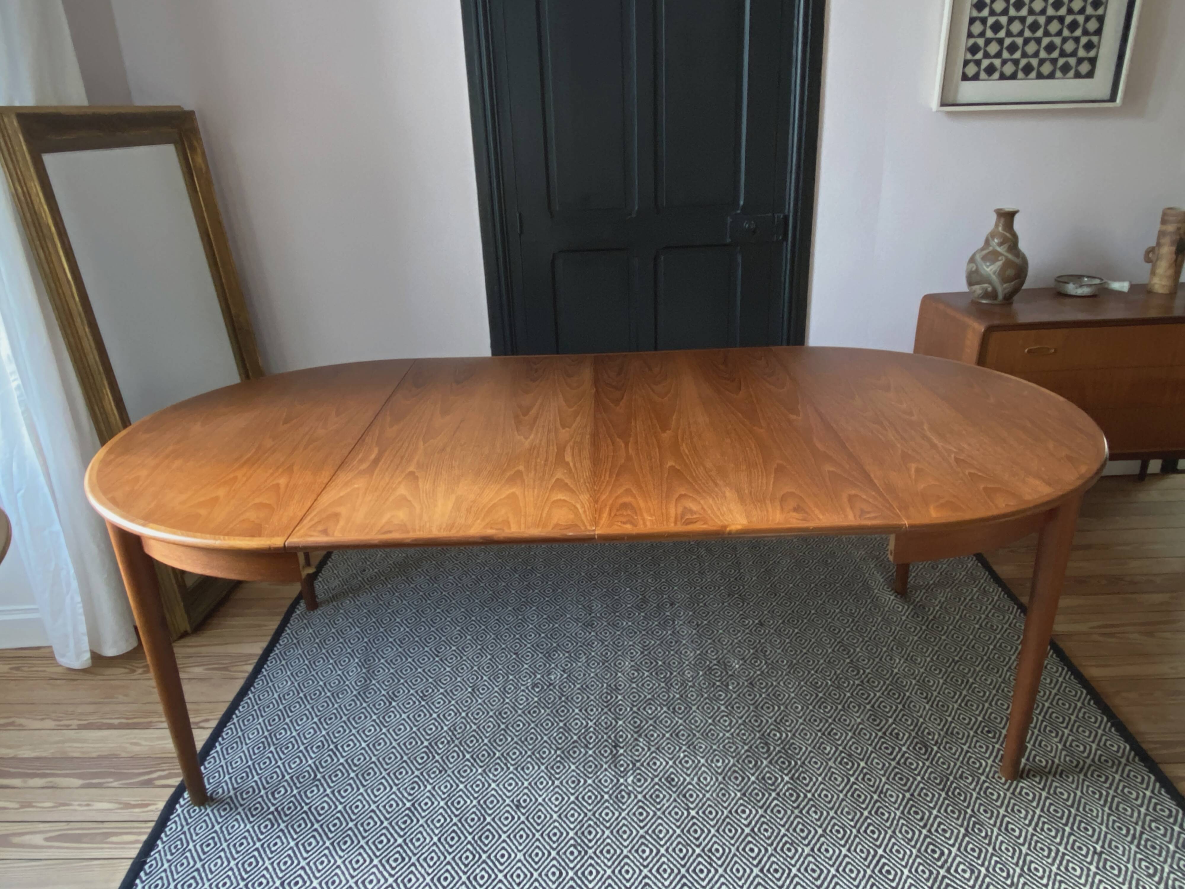 Table ronde extensible en bois de teck Scandinave signée, Danemark 1960
