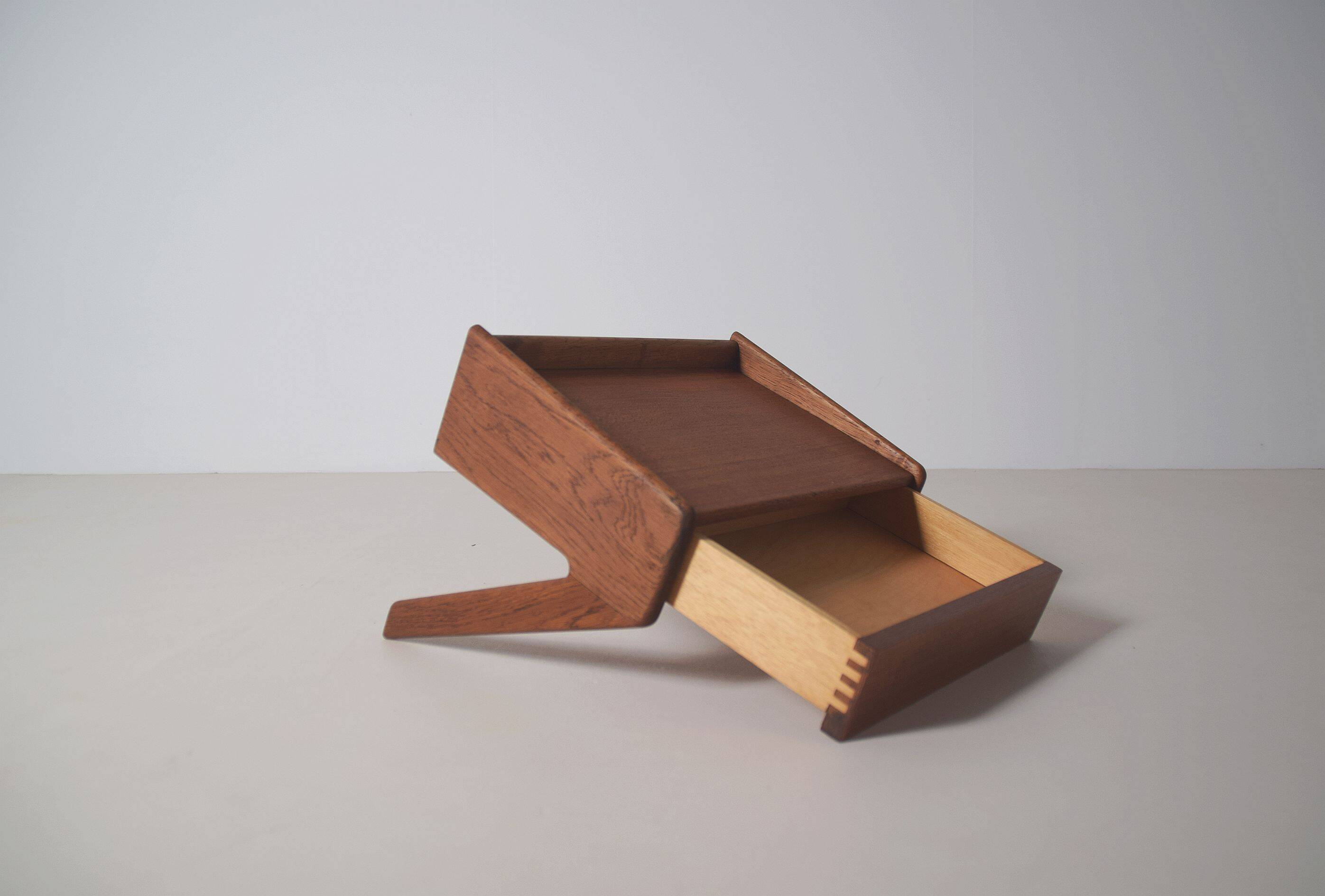Floating bedside table by Sigfred Omann for Ølholm Møbelfabrik, 1960s