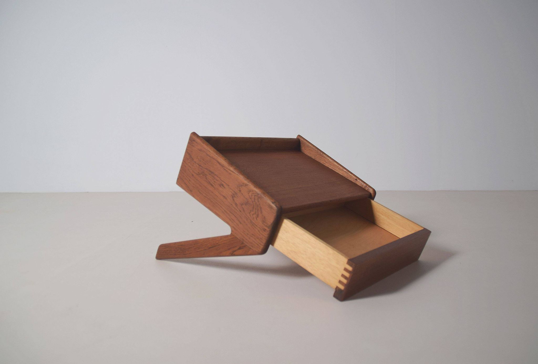 Floating bedside table by Sigfred Omann for Ølholm Møbelfabrik, 1960s