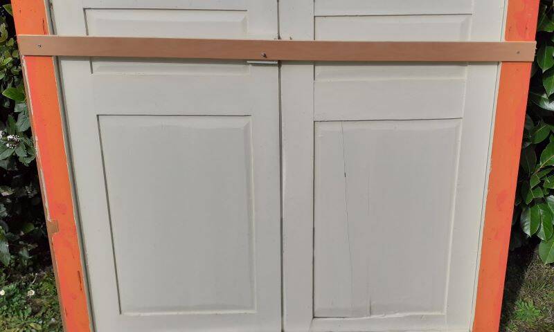 Pair of 19th-century cupboard doors and their frame (1st), woodwork