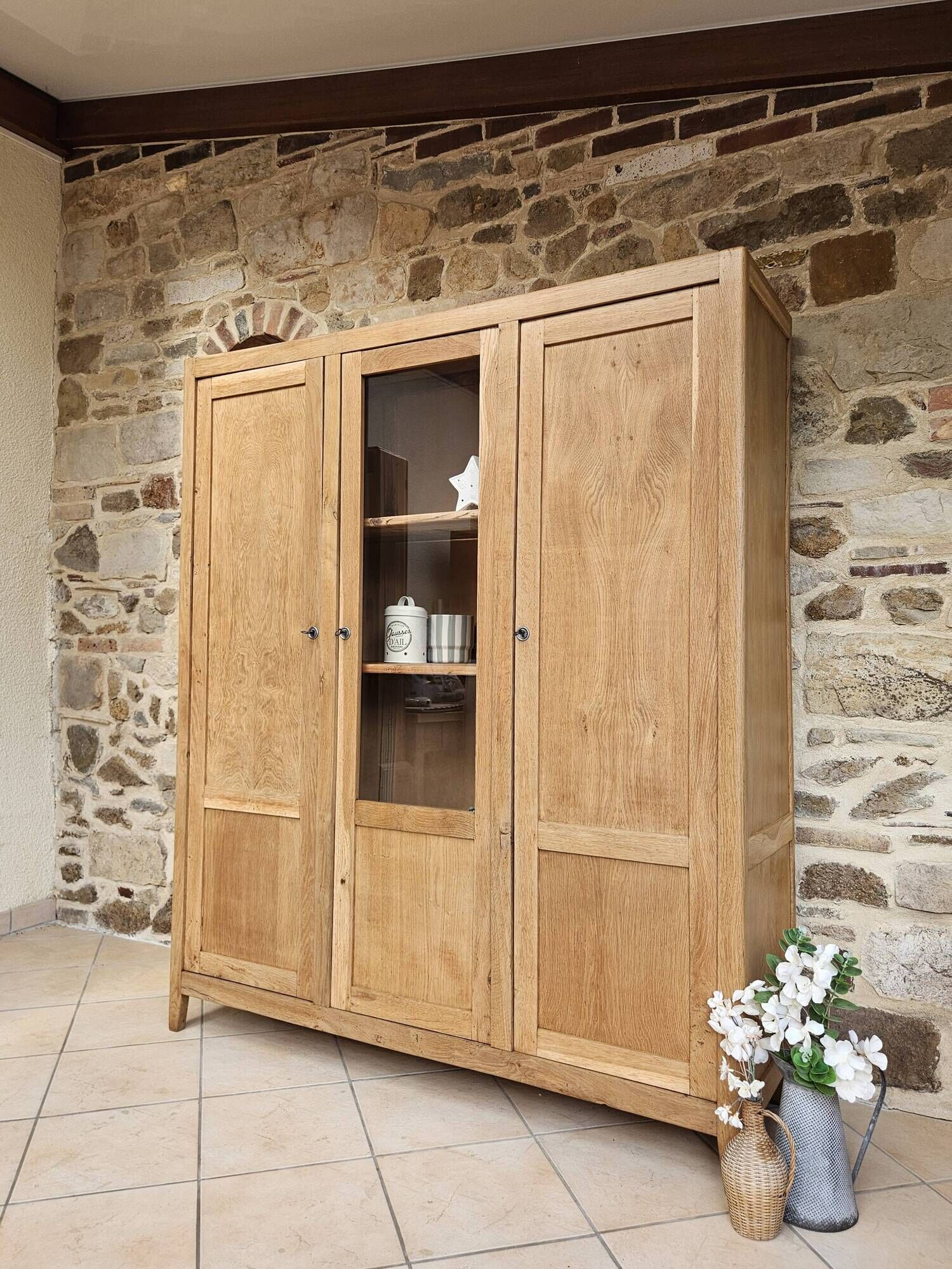 Parisian display cabinet