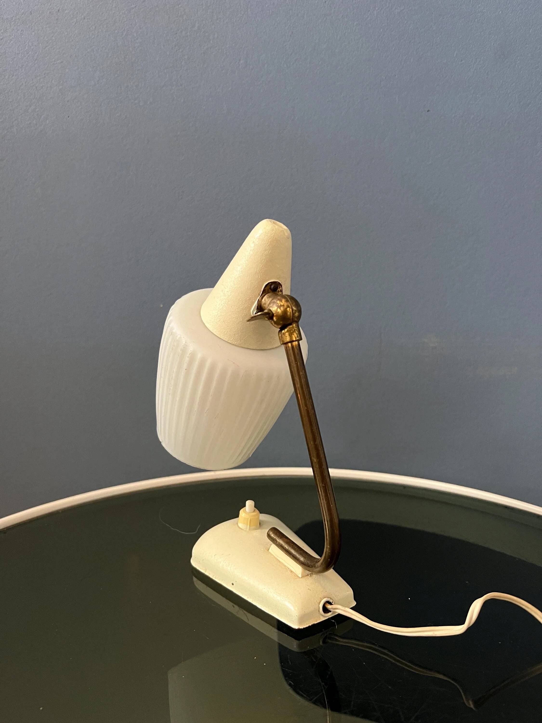 Lampe de bureau en verre opalin style Art déco Mid-Century