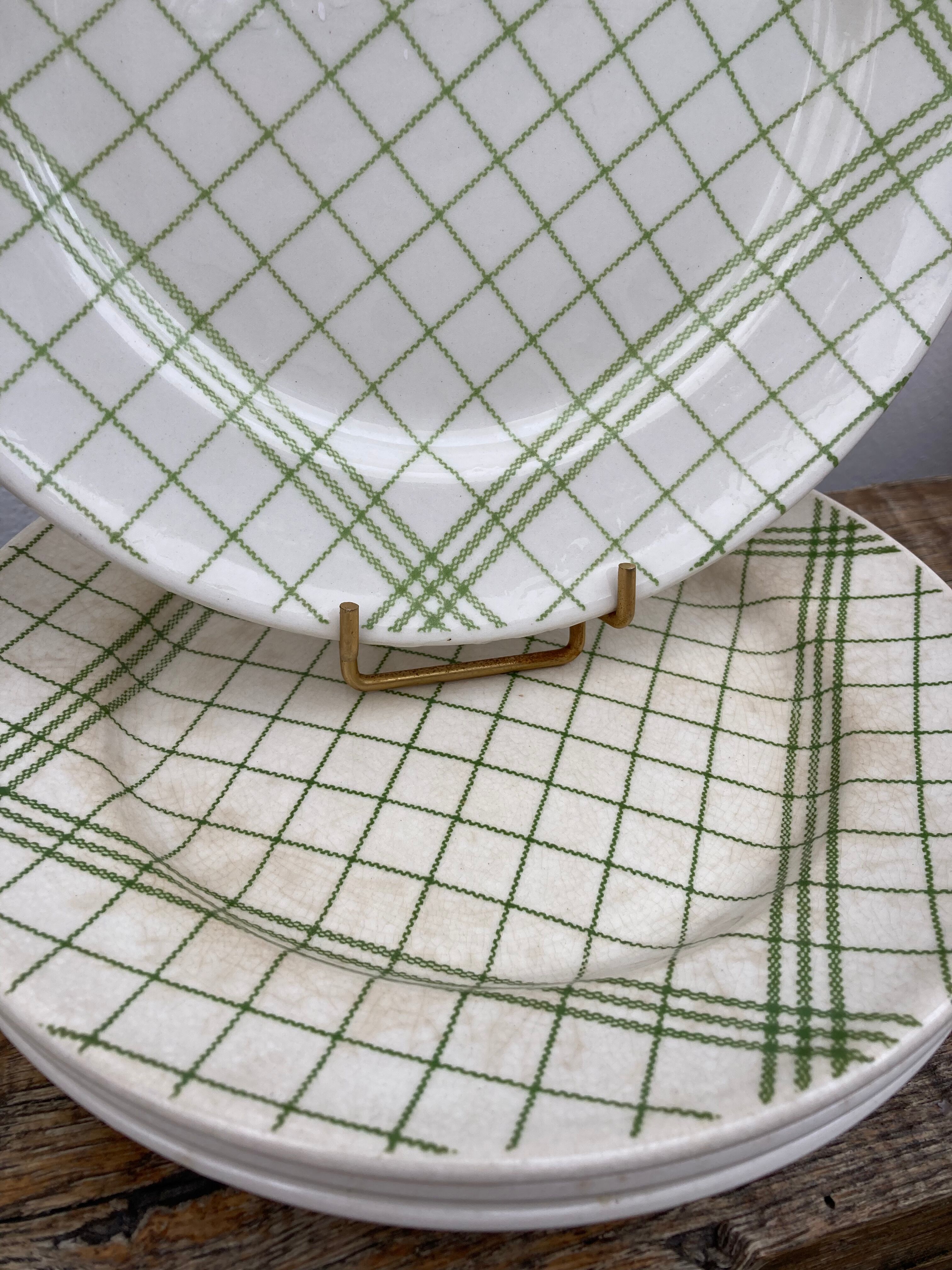 4 flat plates Gien tea towel pattern