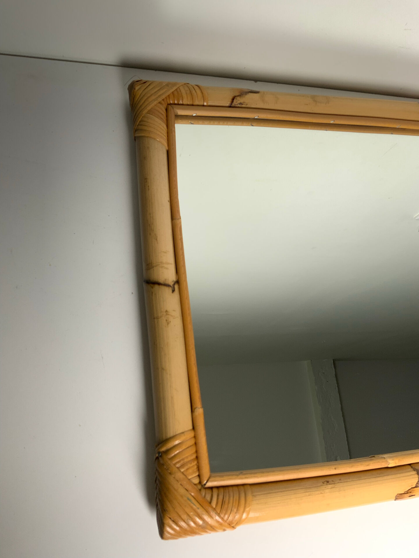Miroir en rotin vintage