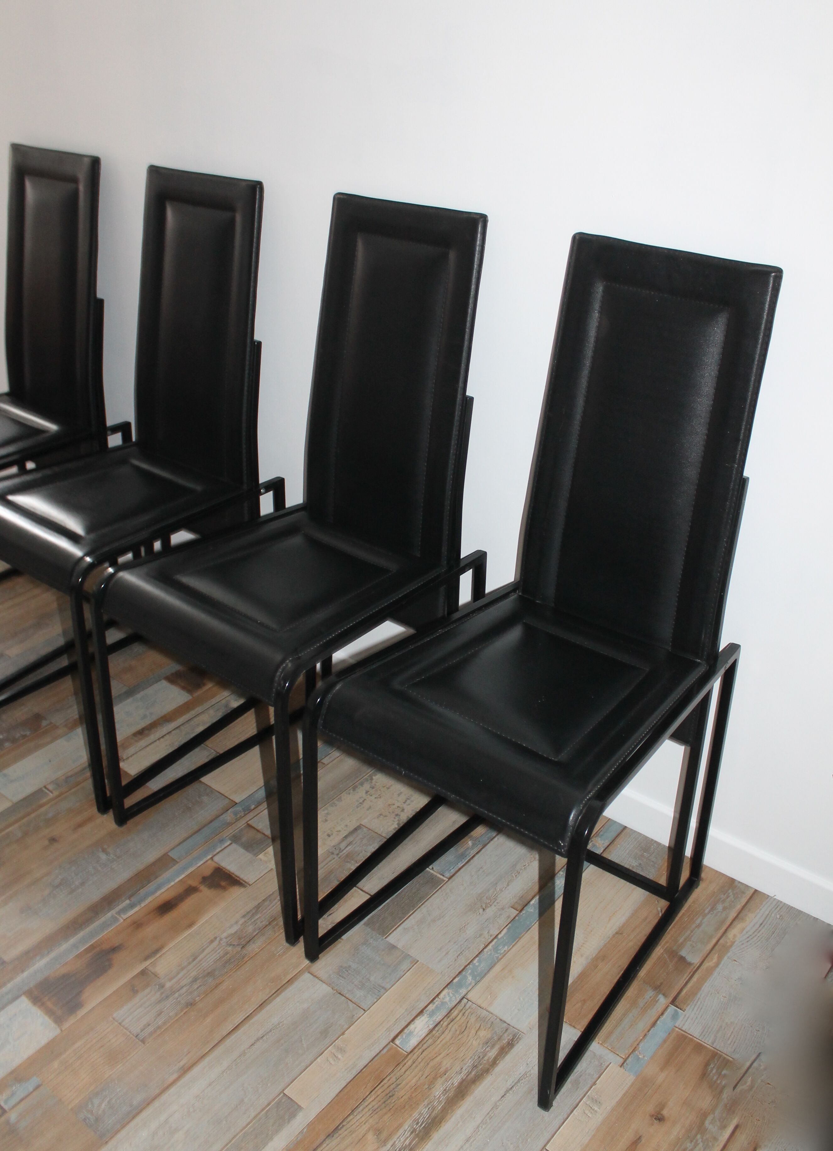Lot de 4 chaises vintage cuir piqure sellier