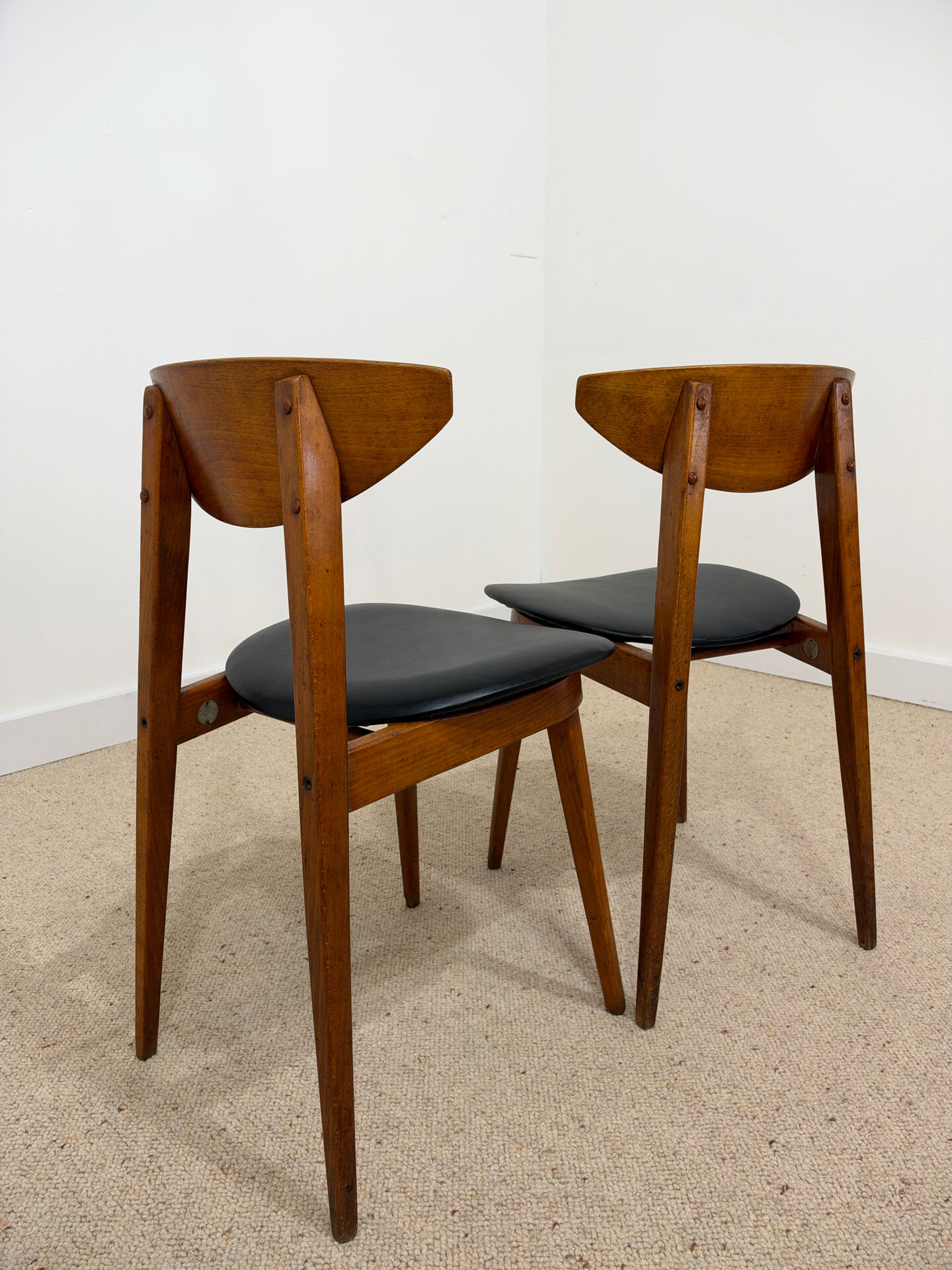Pair of Fontania chairs attributed to Baumann – 1960s
